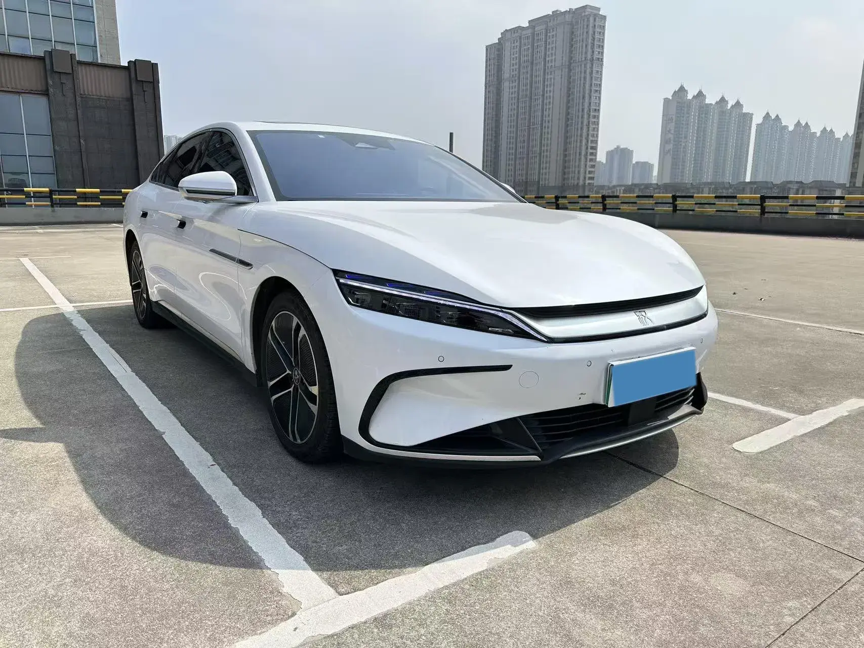 2023 BYD HAN thumbnail 3