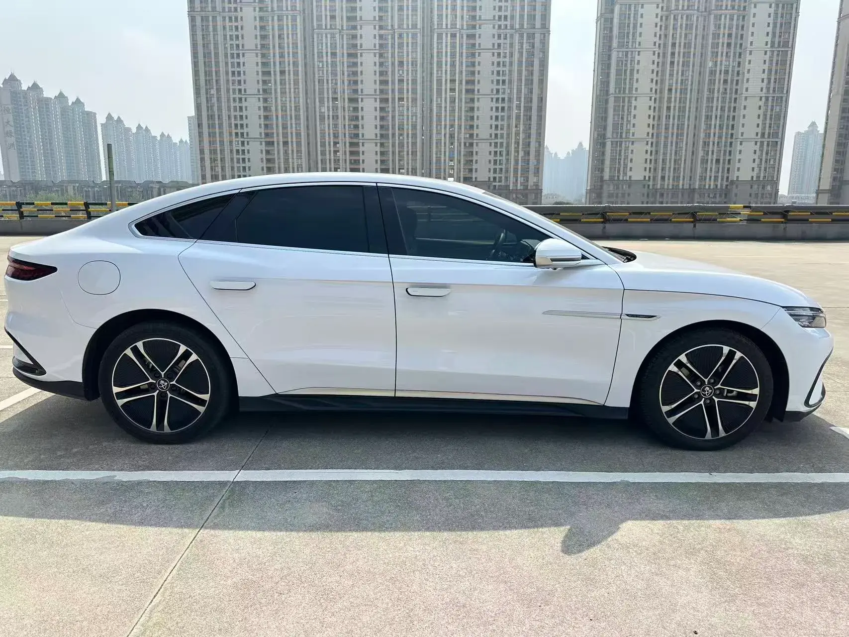 2023 BYD HAN thumbnail 4