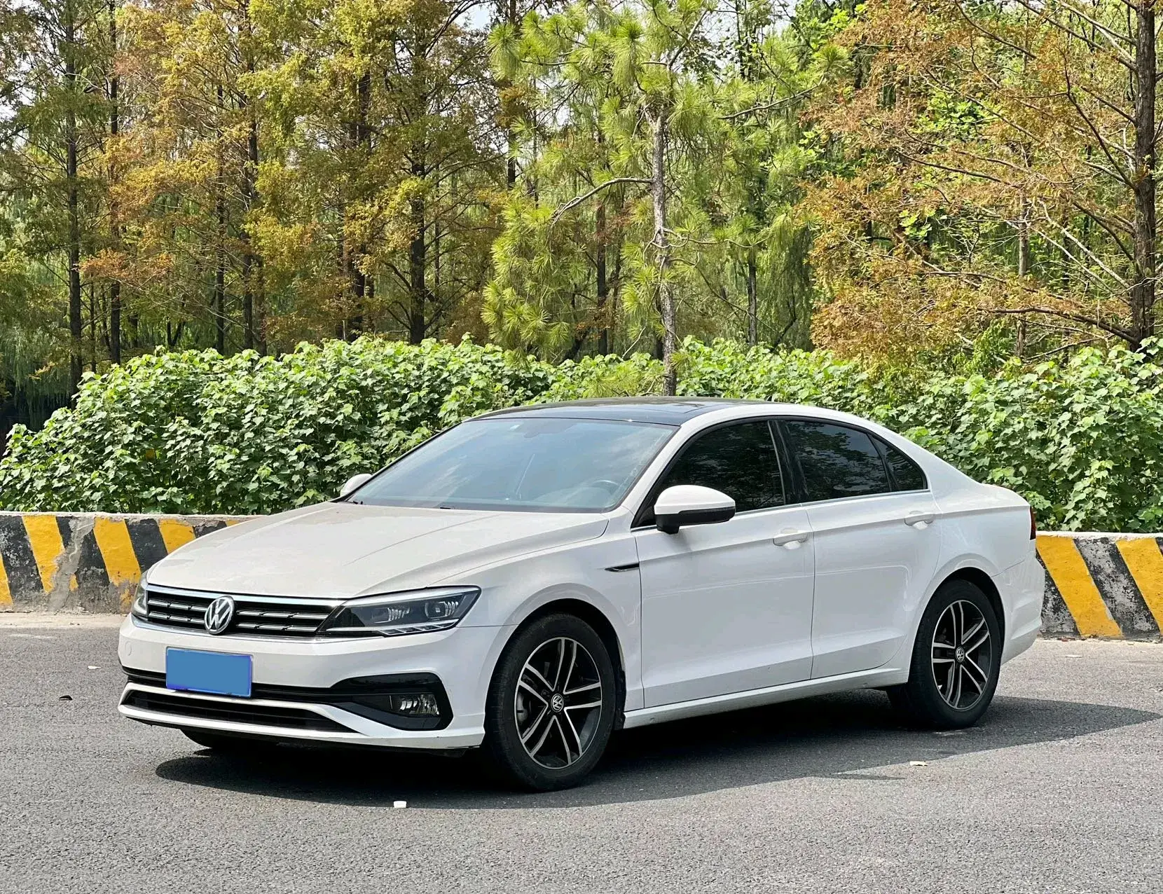 2021 VOLKSWAGEN LAMANDO view 1