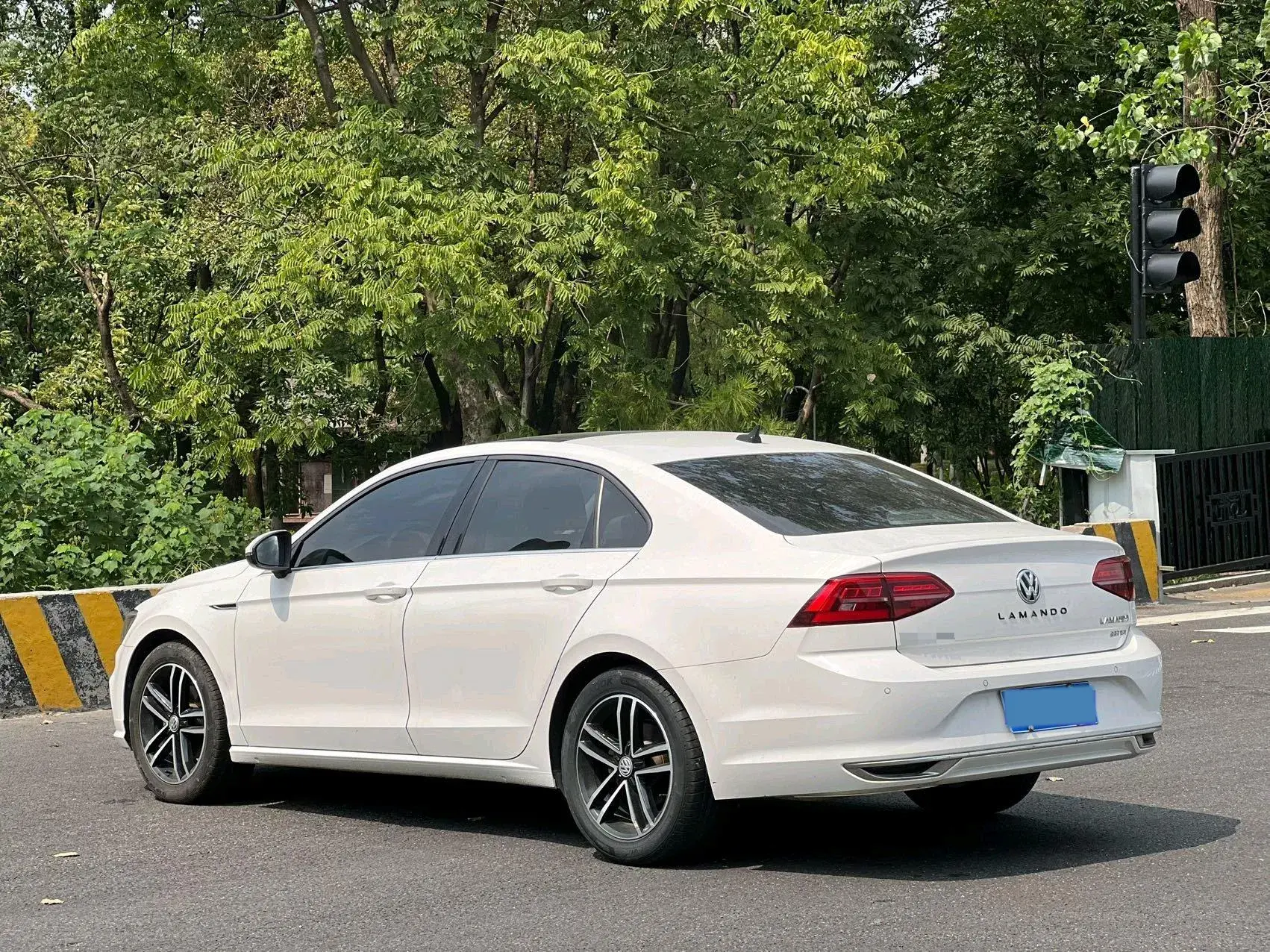 2021 VOLKSWAGEN LAMANDO thumbnail 4