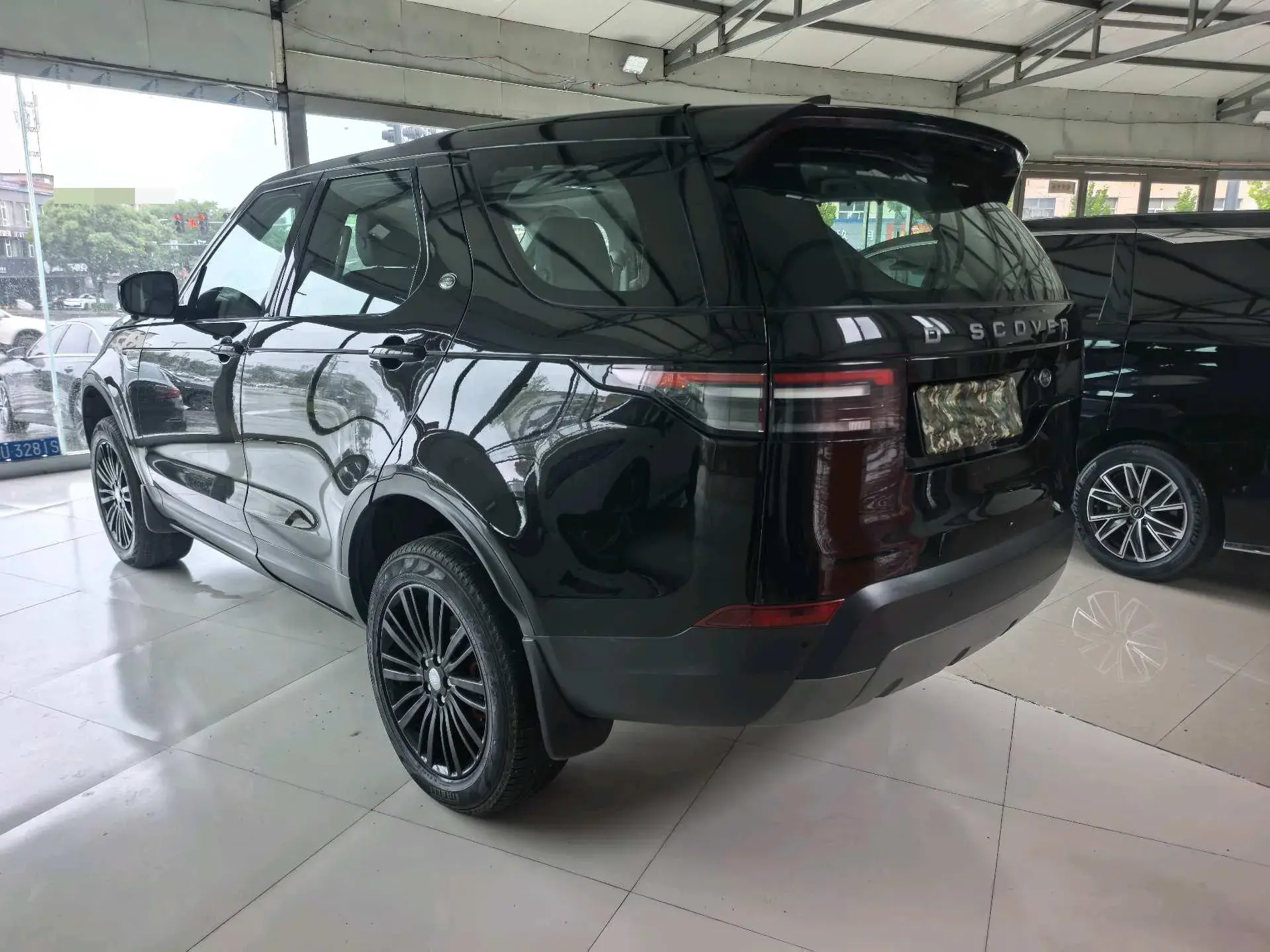 2017 LAND ROVER thumbnail 3