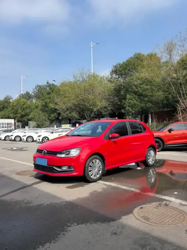 2016 Volkswagen Polo 1.6L 110HP L4 6AT