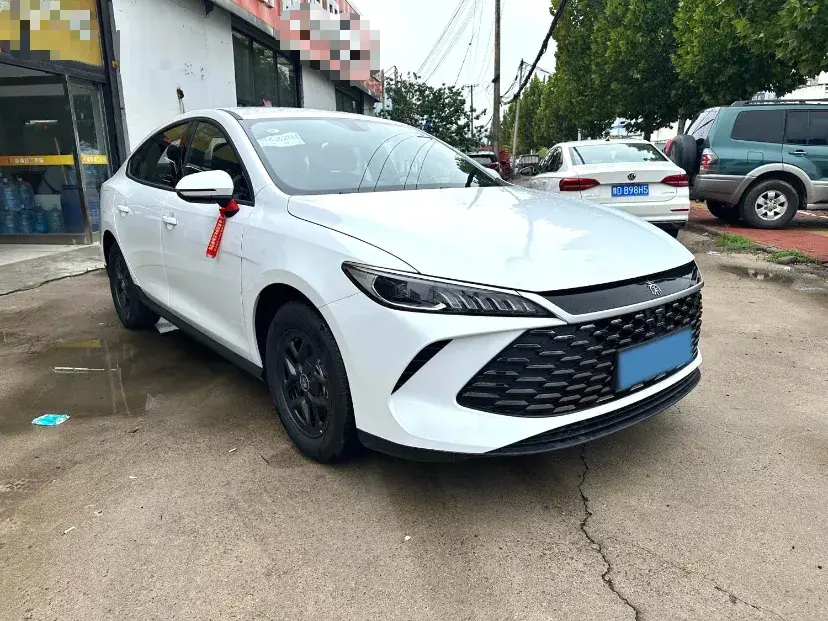 2025 BYD SEAL05 thumbnail 3