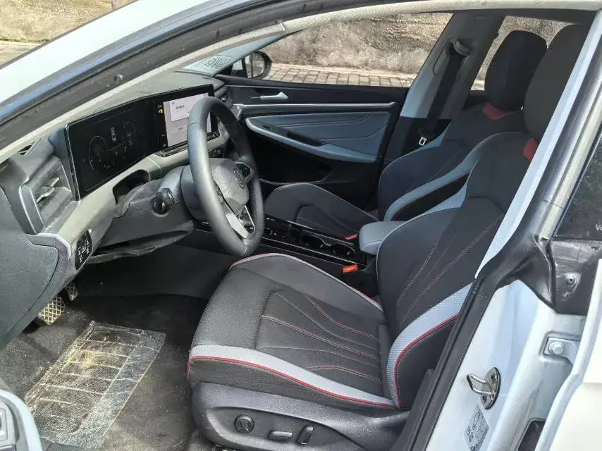 2024 VOLKSWAGEN LAMANDO thumbnail 4