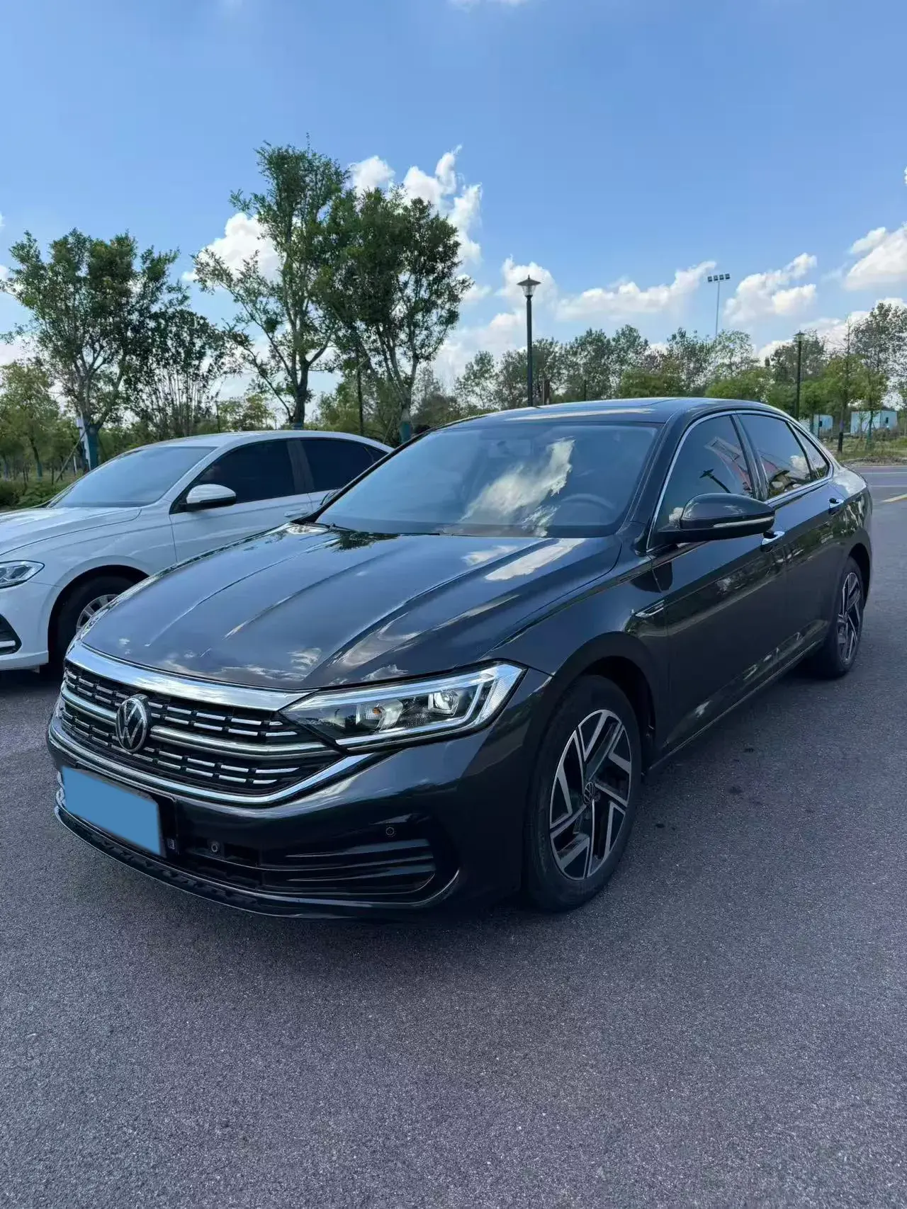 2024 VOLKSWAGEN SAGITAR view 1