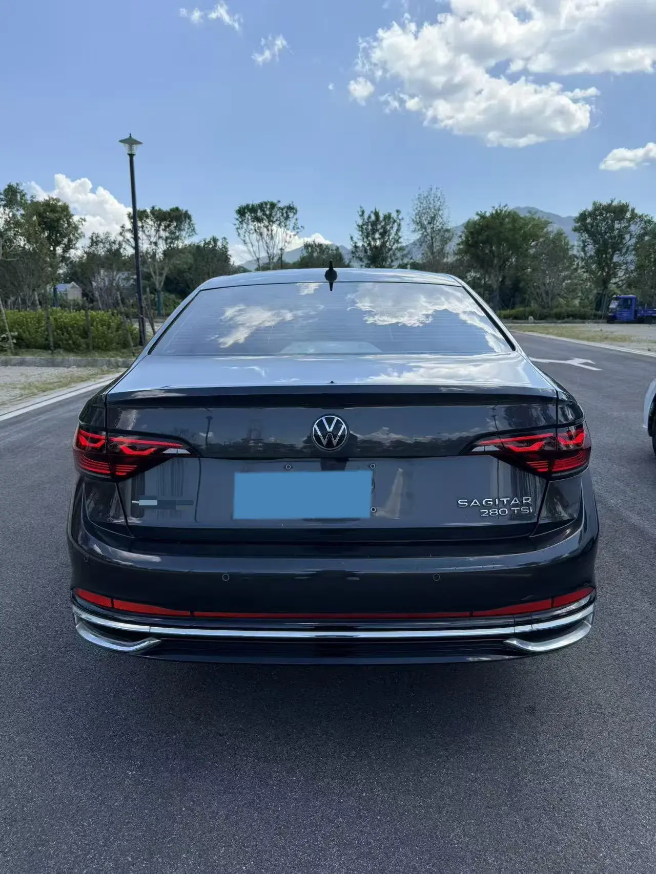 2024 VOLKSWAGEN SAGITAR thumbnail 4