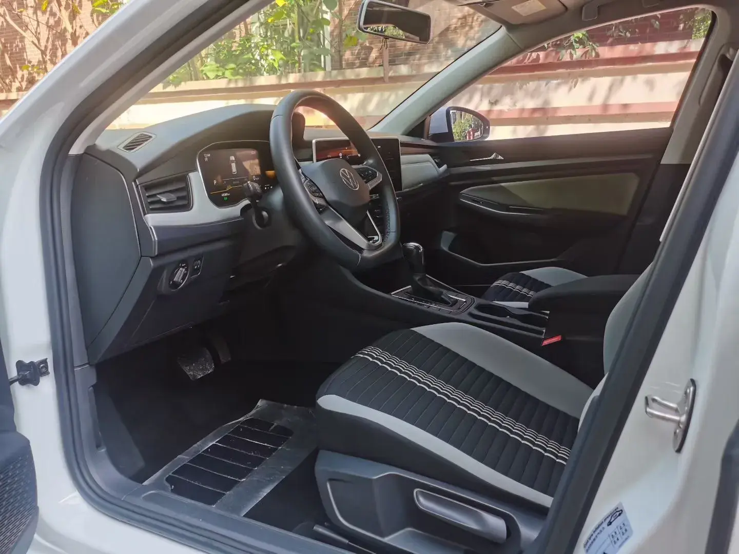 2023 VOLKSWAGEN BORA thumbnail 4