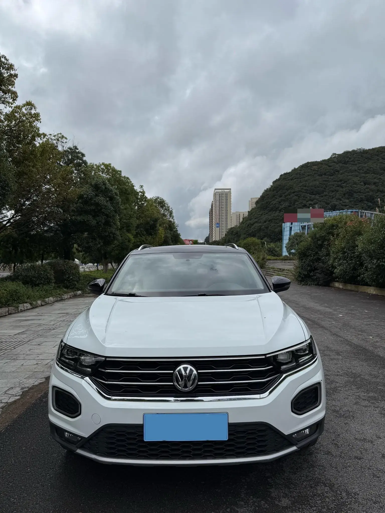 2021 VOLKSWAGEN T-ROC thumbnail 3