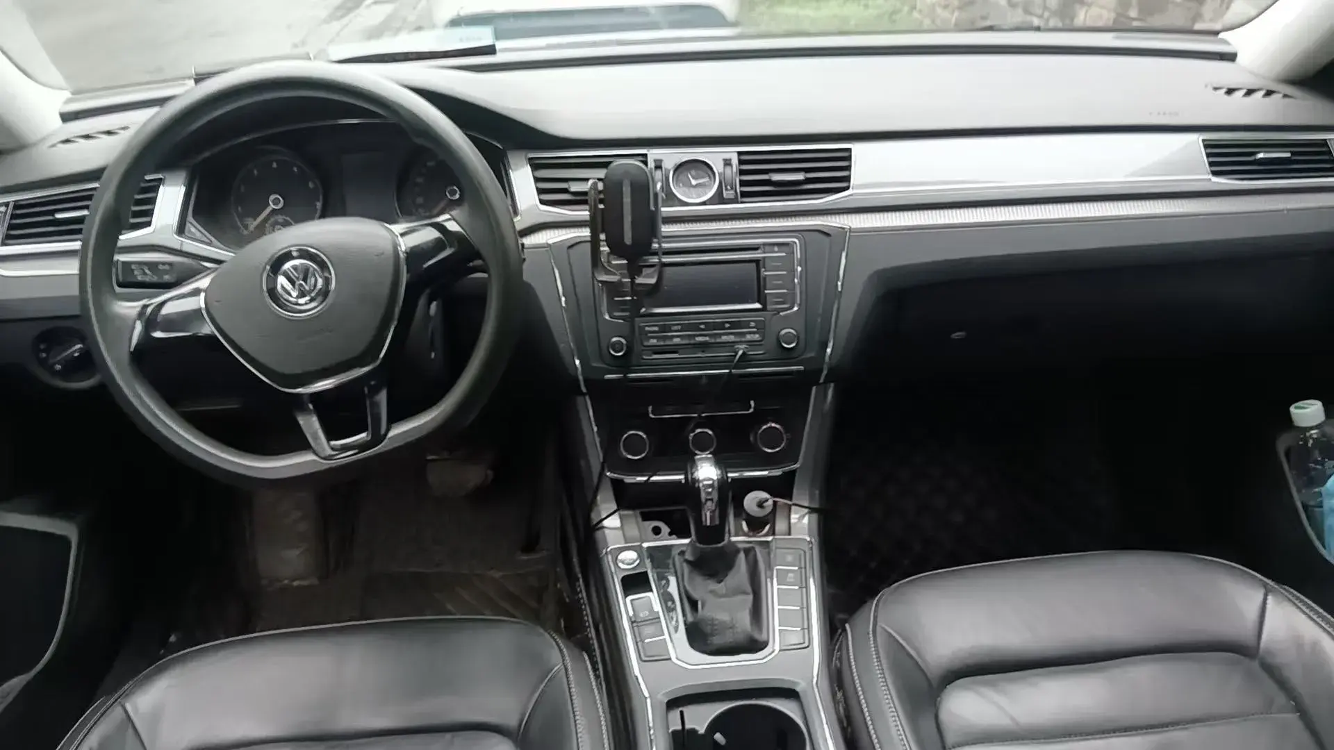 2017 VOLKSWAGEN PASSAT thumbnail 4