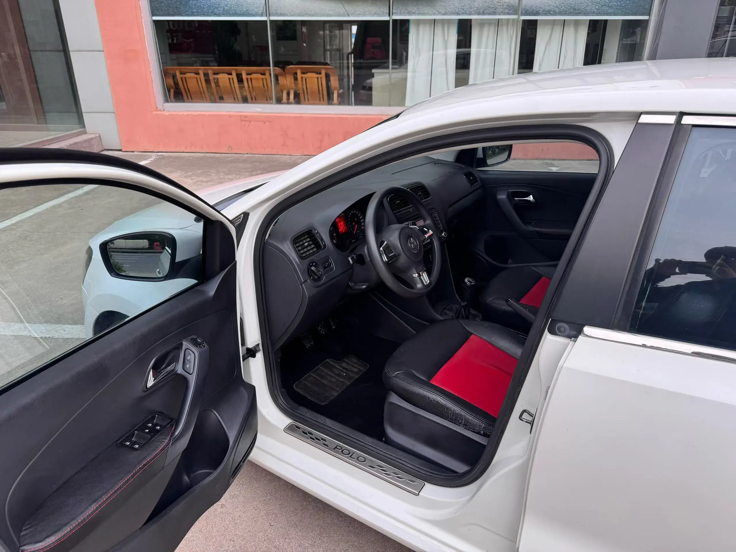 2018 VOLKSWAGEN POLO thumbnail 4