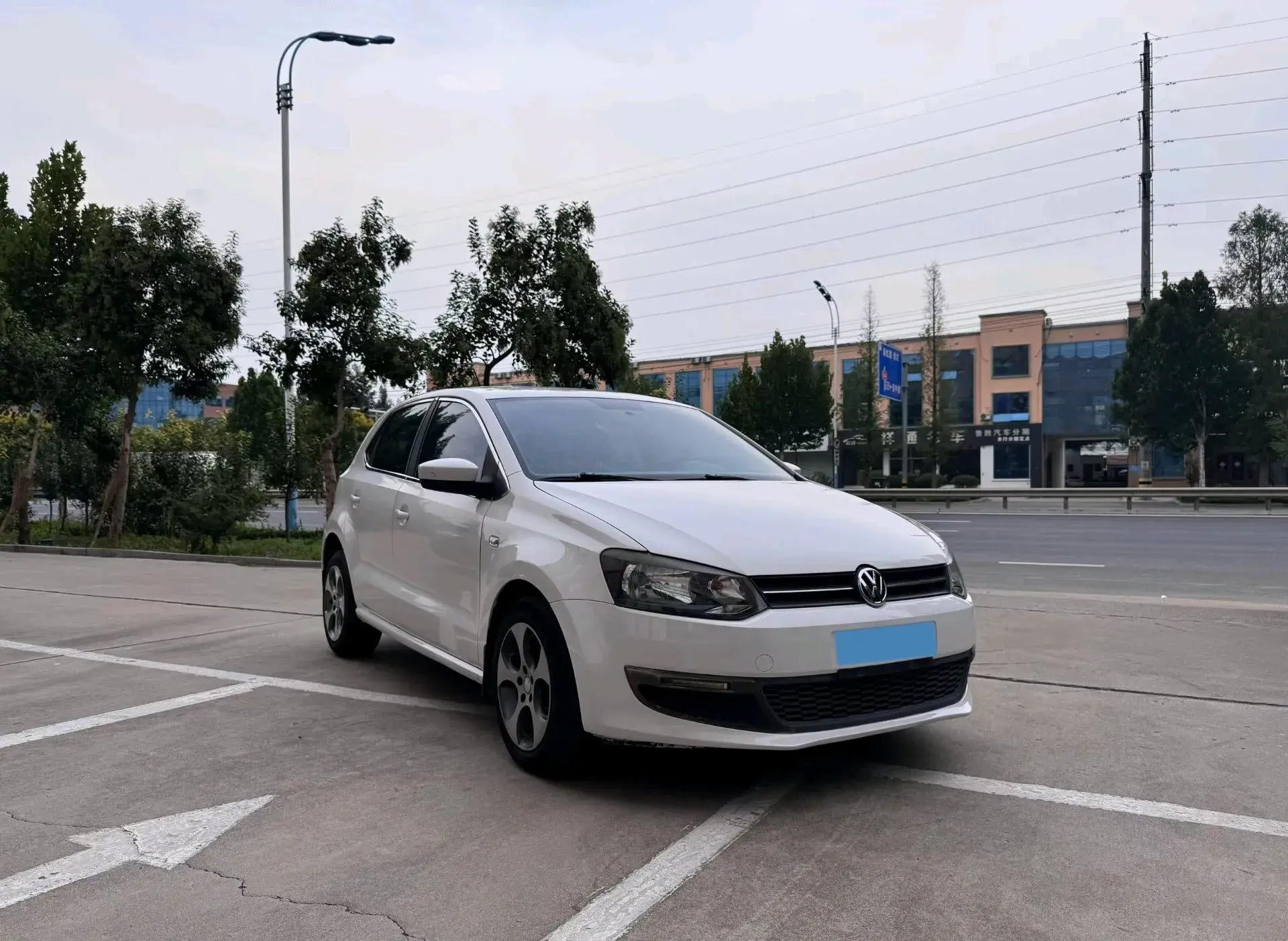 2018 VOLKSWAGEN POLO thumbnail 2
