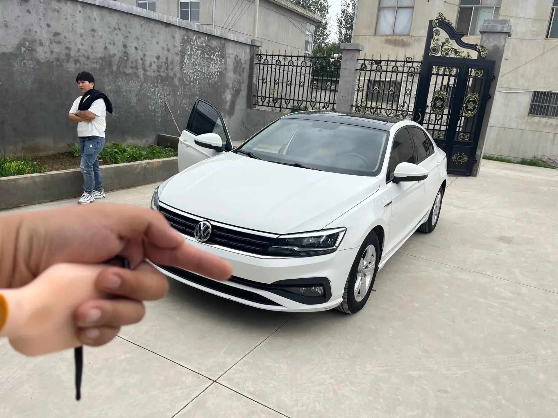 2021 VOLKSWAGEN LAMANDO view 1