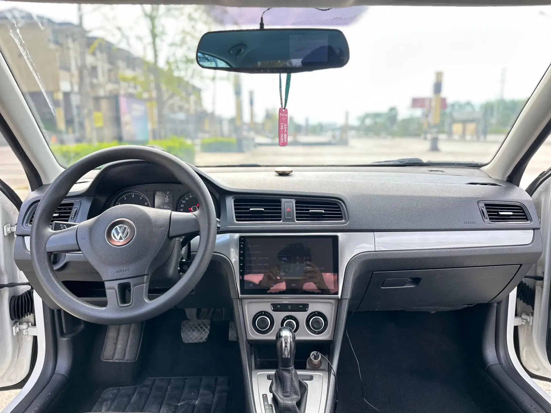 2013 VOLKSWAGEN LAVIDA thumbnail 4