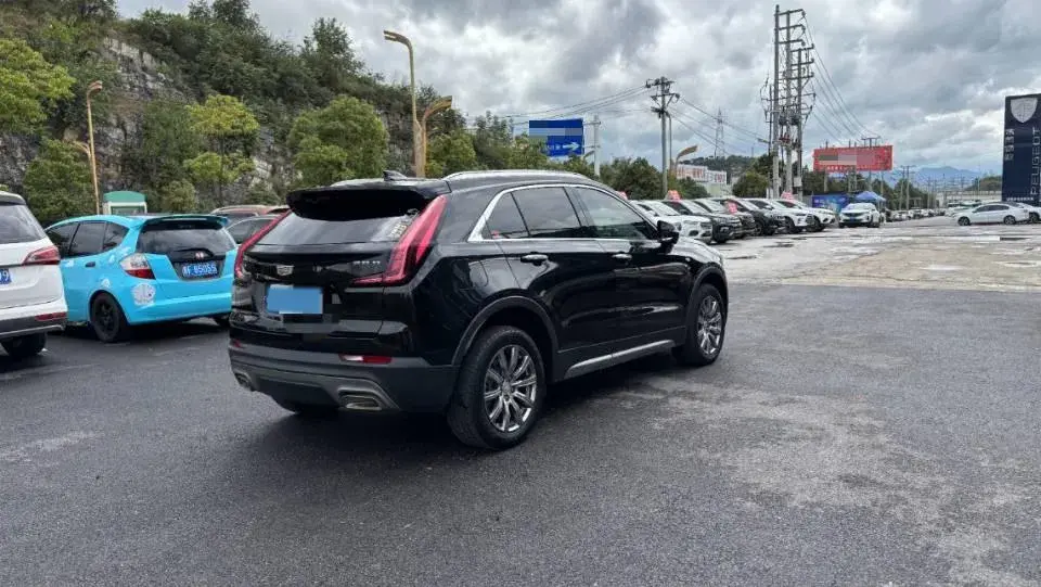 2021 CADILLAC XT4 thumbnail 4