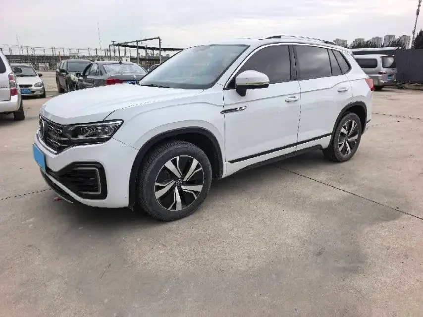 2020 VOLKSWAGEN TAYRON view 1