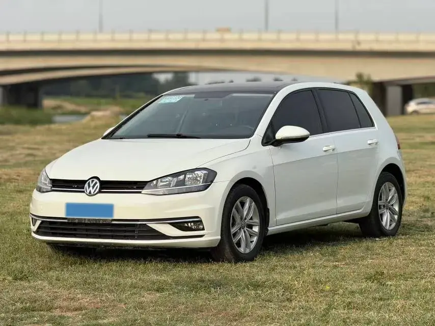 2018 VOLKSWAGEN GOLF view 1