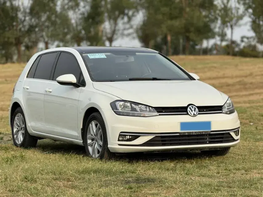 2018 VOLKSWAGEN GOLF thumbnail 3