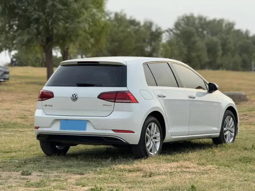 2018 VOLKSWAGEN GOLF thumbnail 4