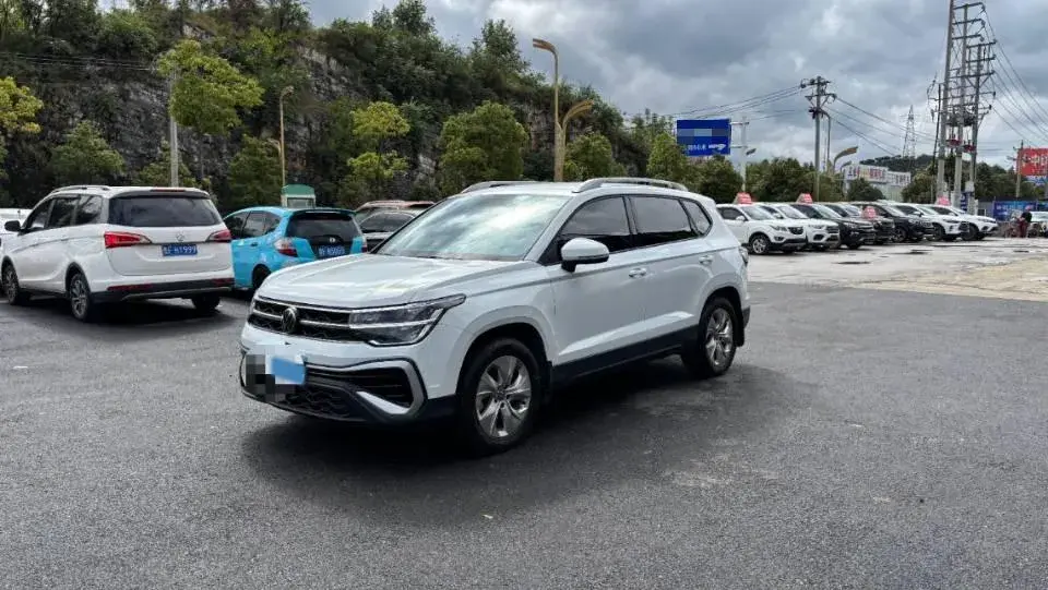 2024 VOLKSWAGEN THARU view 1