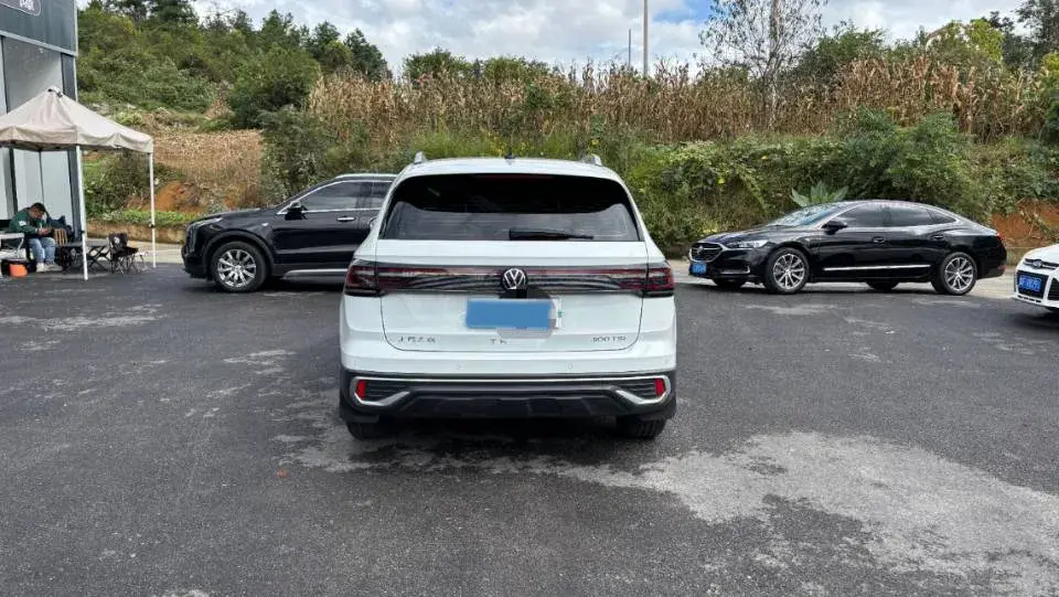 2024 VOLKSWAGEN THARU thumbnail 4