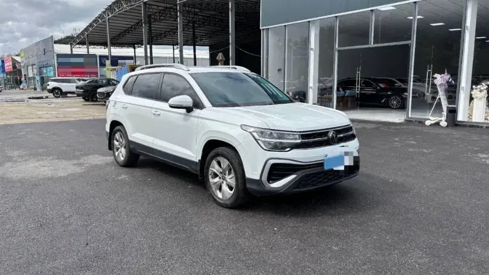 2024 VOLKSWAGEN THARU thumbnail 2