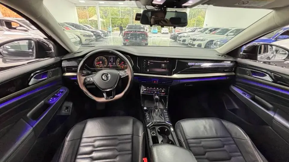 2021 VOLKSWAGEN PASSAT thumbnail 4