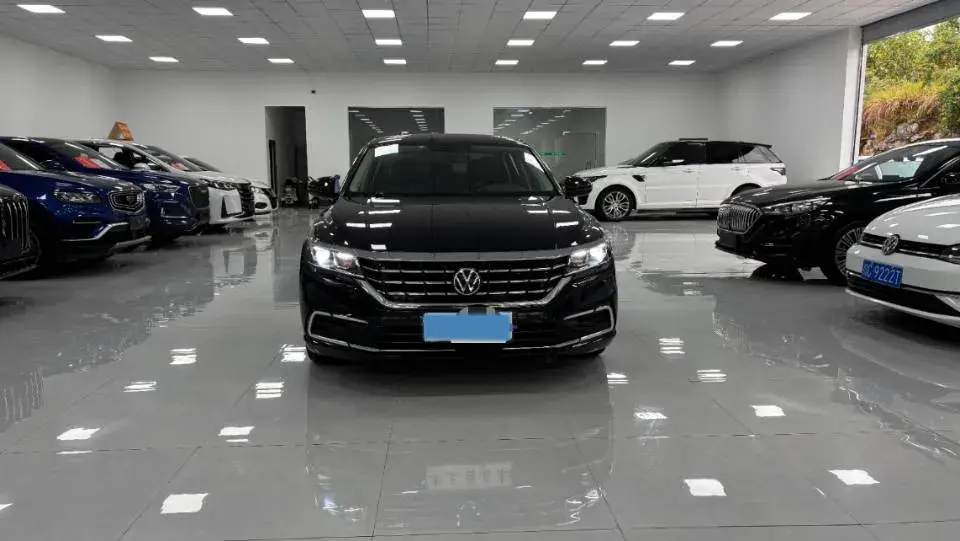 2021 VOLKSWAGEN PASSAT thumbnail 3