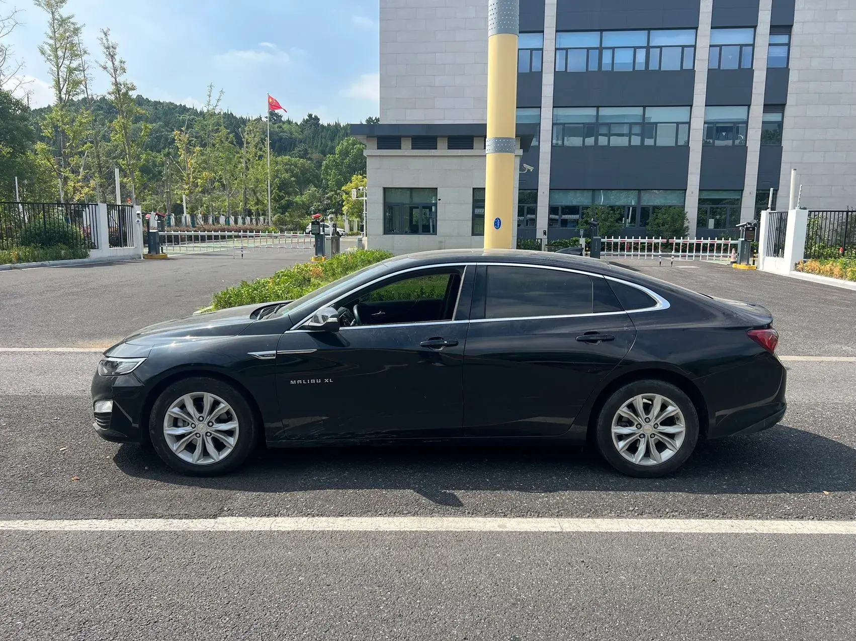 2021 CHEVROLET MALIBU thumbnail 2