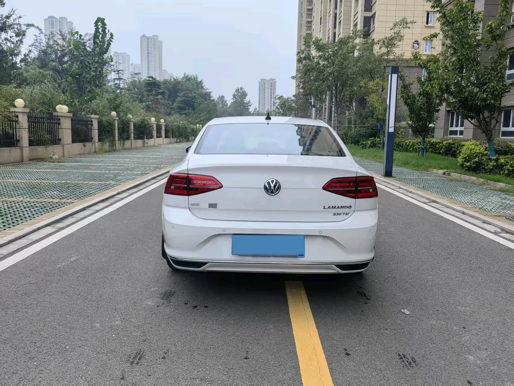 2021 VOLKSWAGEN LAMANDO thumbnail 4