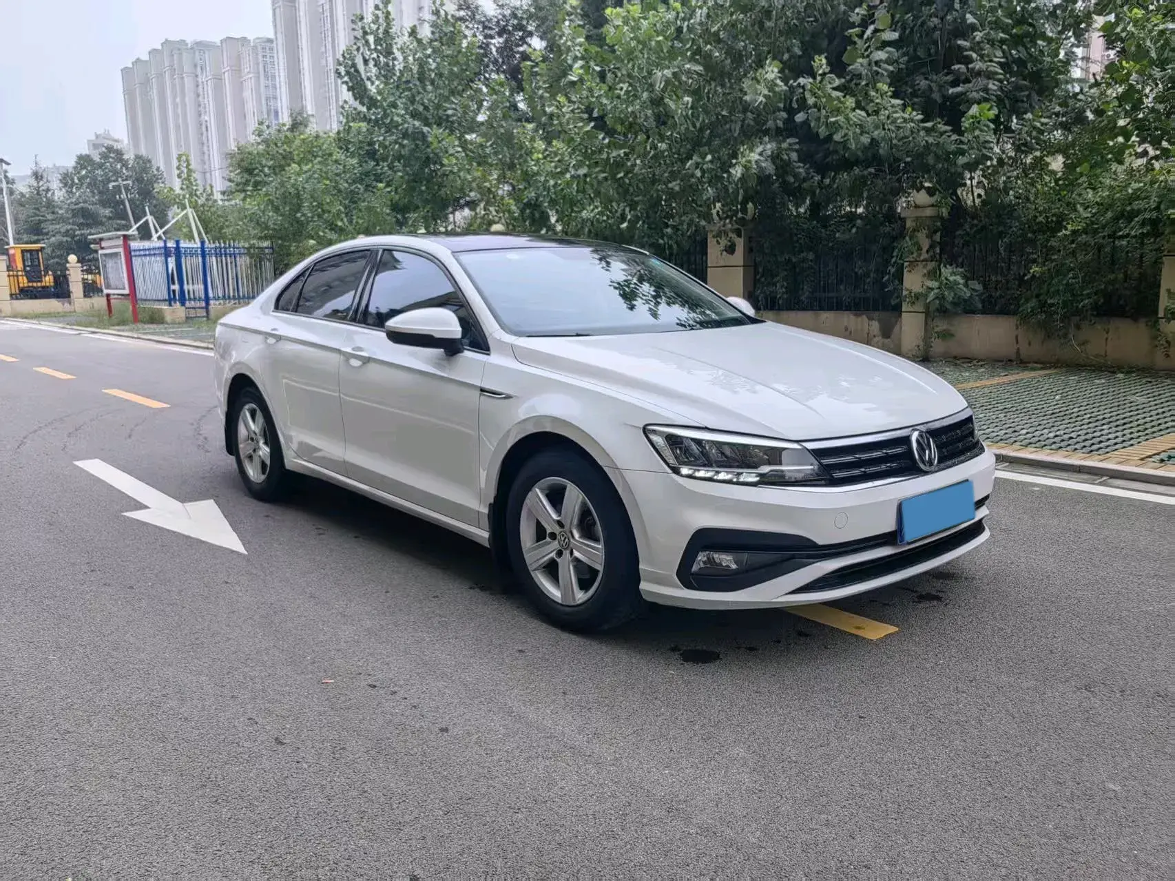 2021 VOLKSWAGEN LAMANDO thumbnail 3