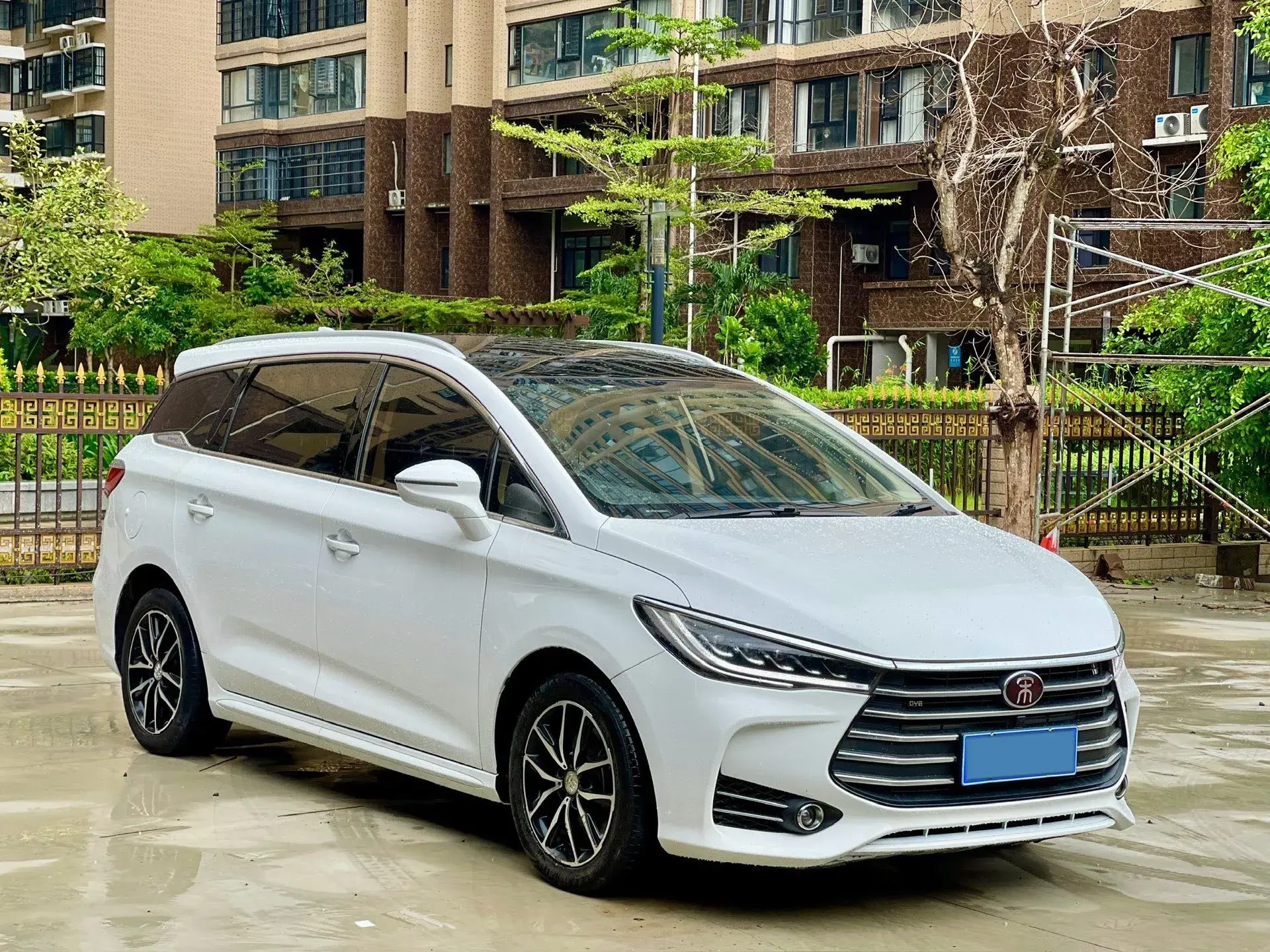 2018 BYD SONG thumbnail 3