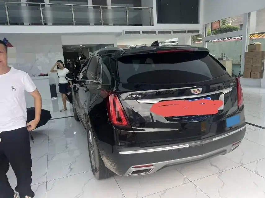 2021 CADILLAC XT5 thumbnail 2