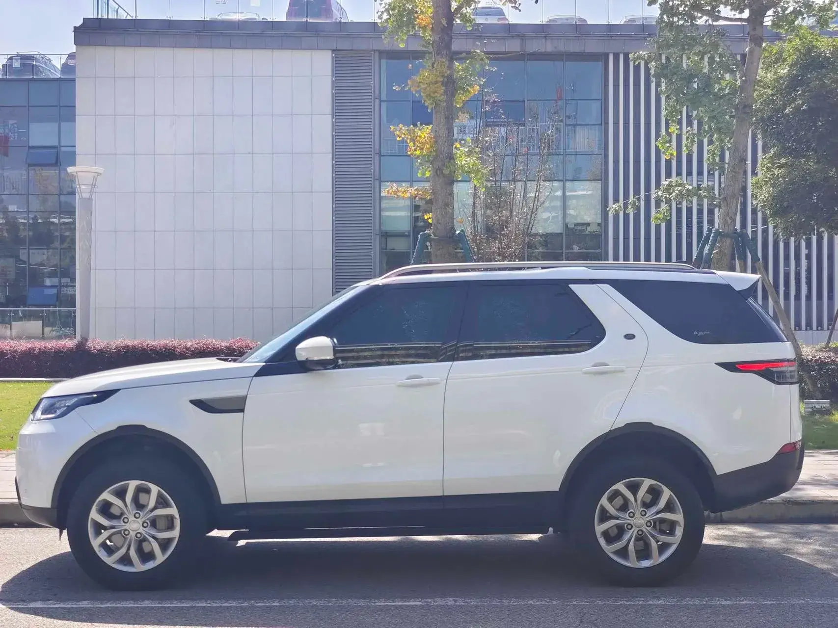 2018 LAND ROVER thumbnail 4