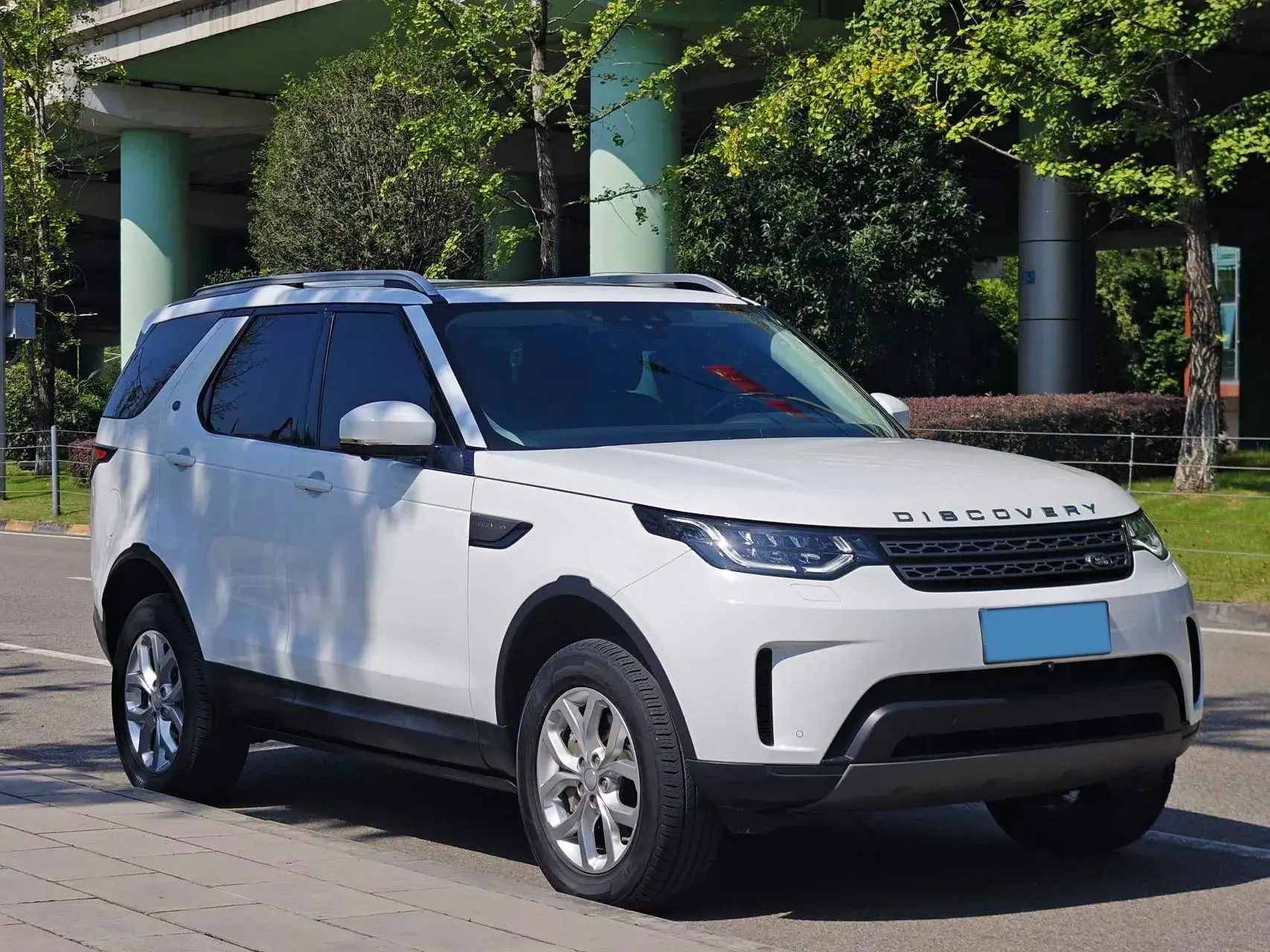 2018 LAND ROVER thumbnail 3