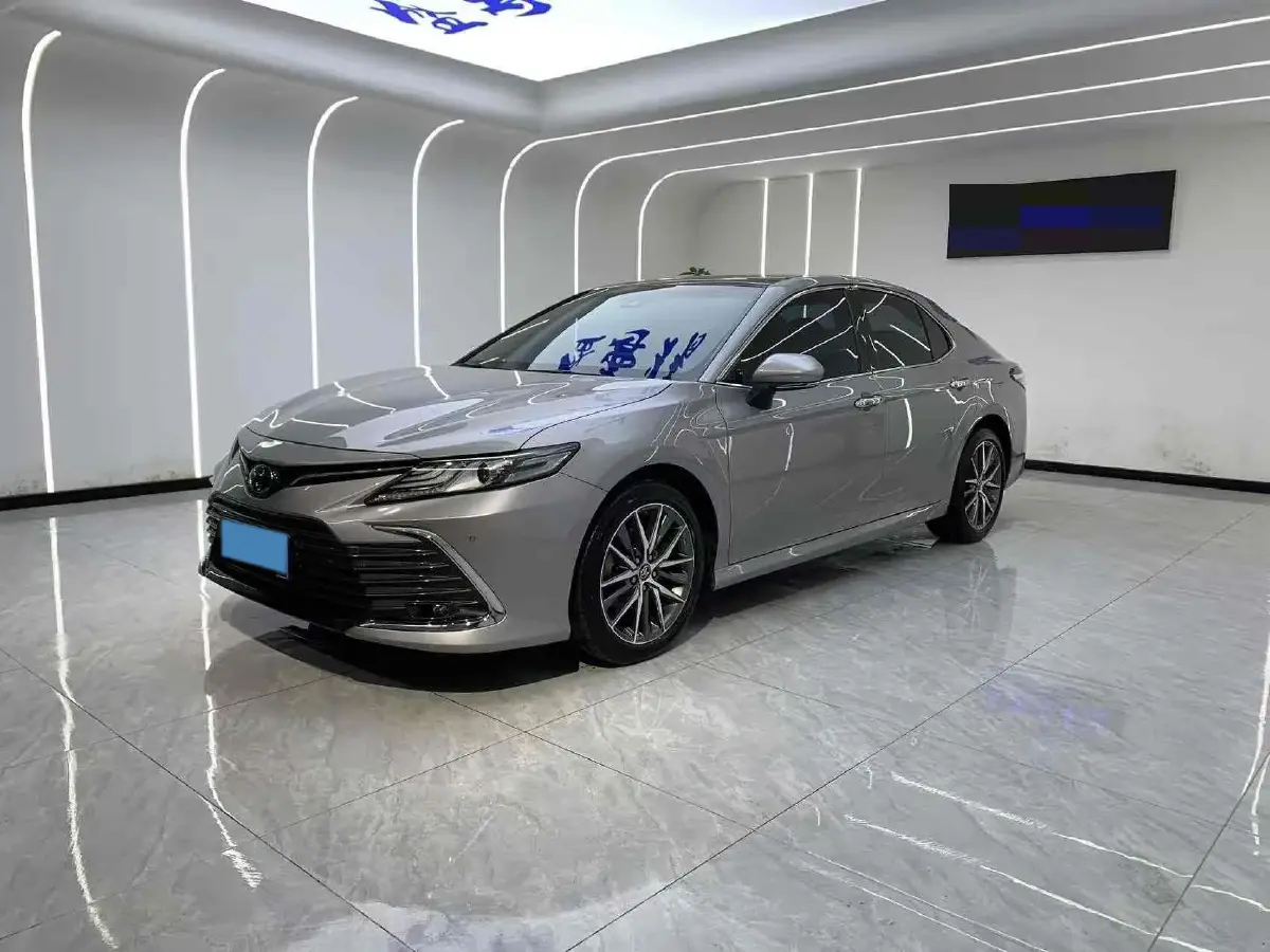 2021 Toyota Camry 2.5L 209HP L4 8AT