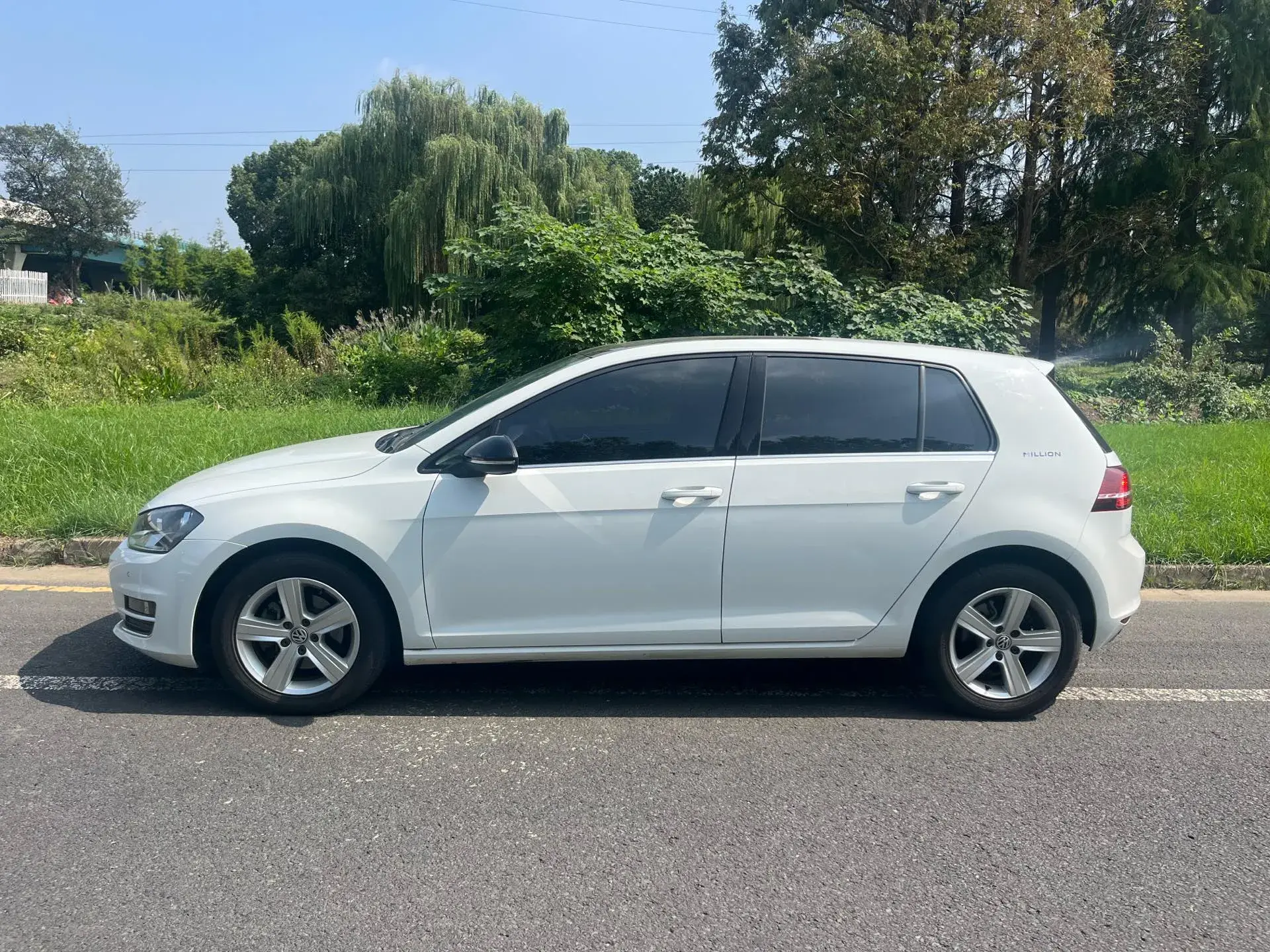 2017 VOLKSWAGEN GOLF thumbnail 3