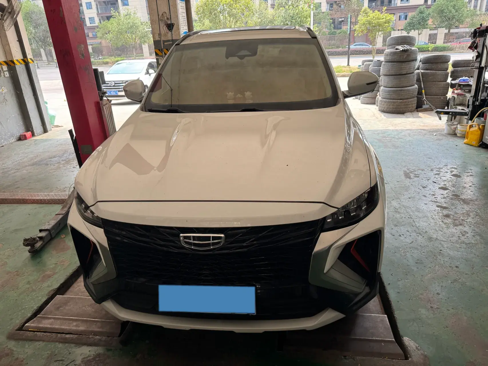 2022 GEELY AZKARRA thumbnail 2