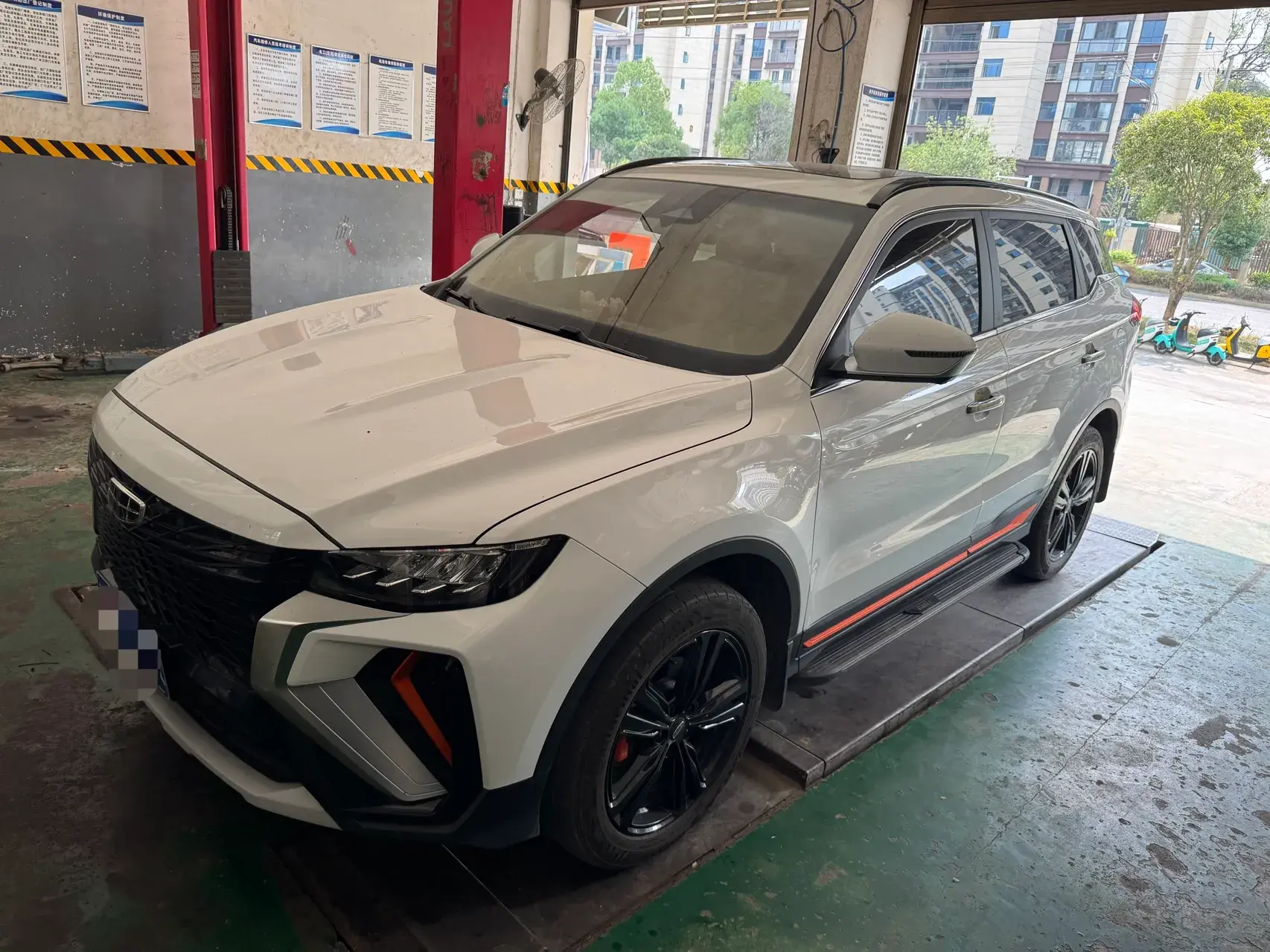 2022 GEELY AZKARRA view 1