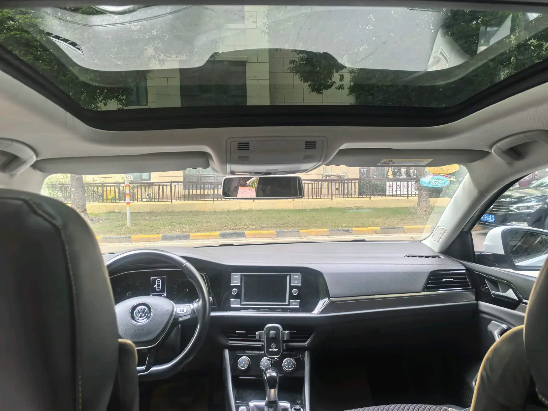 2020 VOLKSWAGEN SAGITAR thumbnail 4