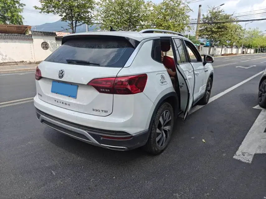 2020 VOLKSWAGEN TAYRON thumbnail 3