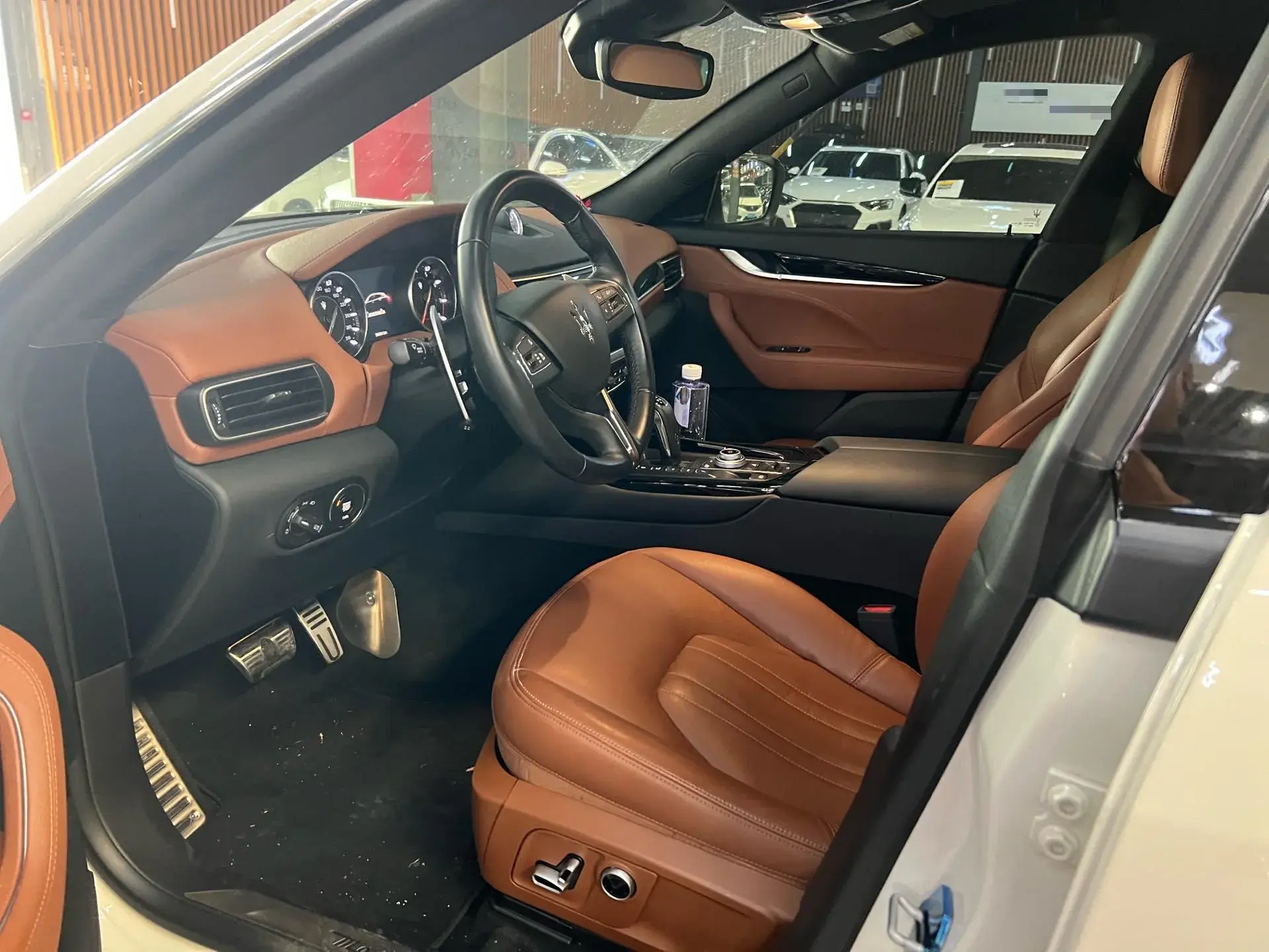 2022 MASERATI LEVANTE thumbnail 4