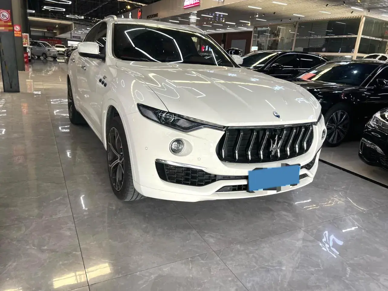 2022 MASERATI LEVANTE thumbnail 2