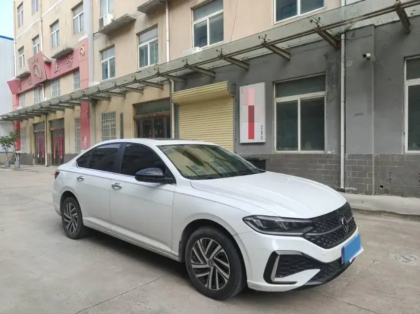 2023 VOLKSWAGEN LAVIDA thumbnail 3