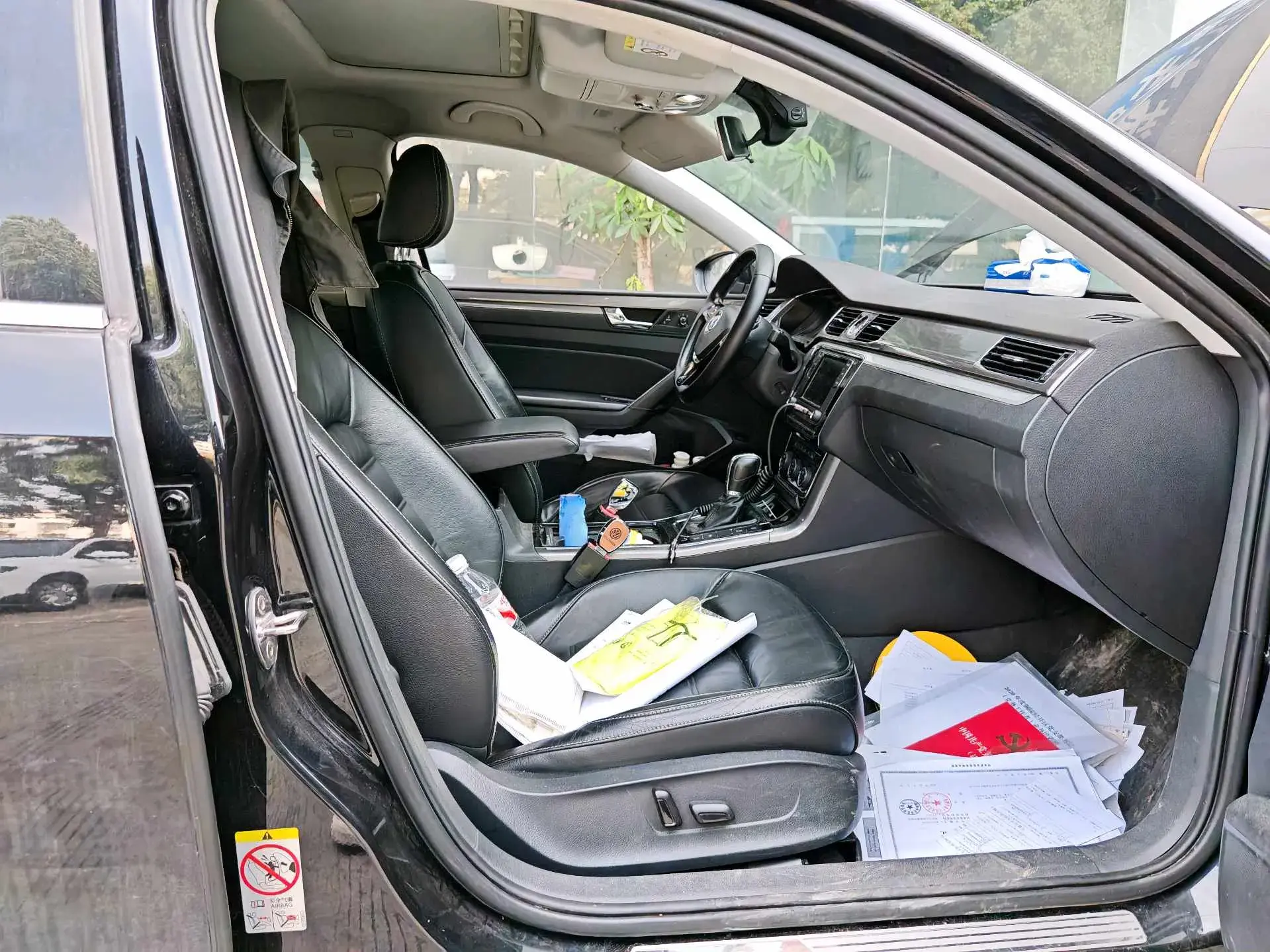 2017 VOLKSWAGEN PASSAT thumbnail 4