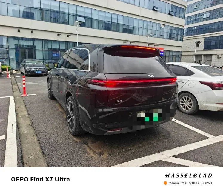 2023 LI L8 thumbnail 3