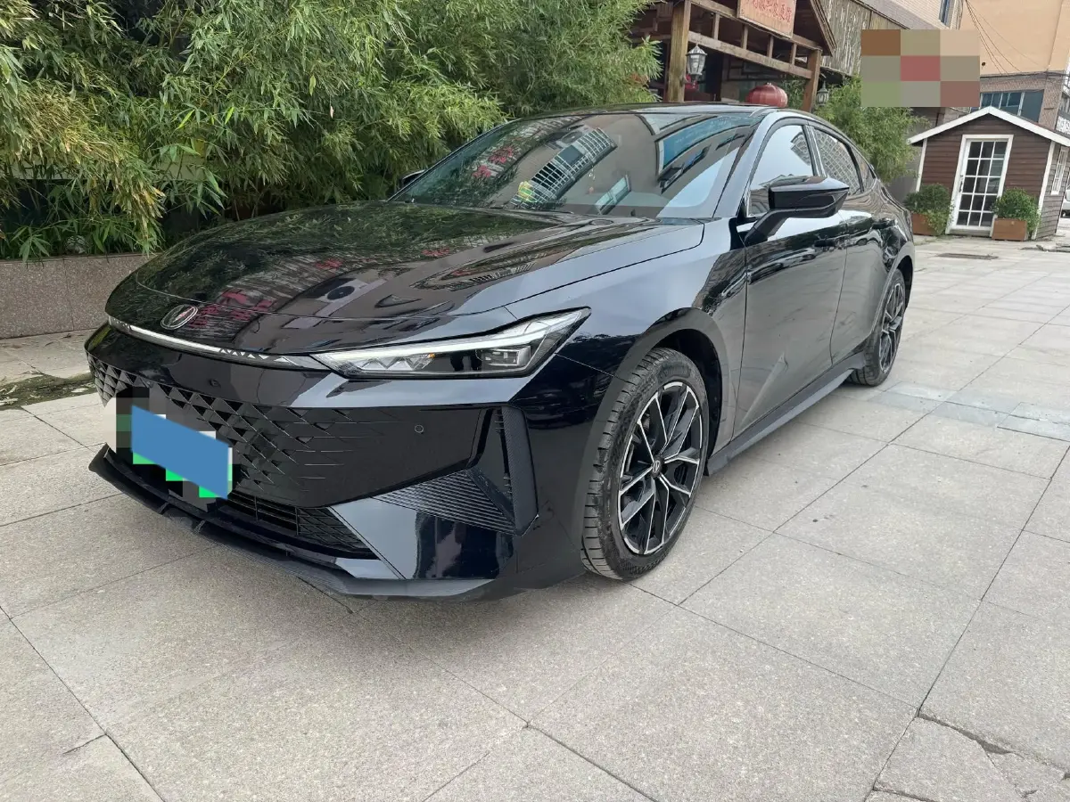 2024 ChangAn UNI-V iDD 1.5L 110HP L4 E-CVT PHEV 18.99KWH