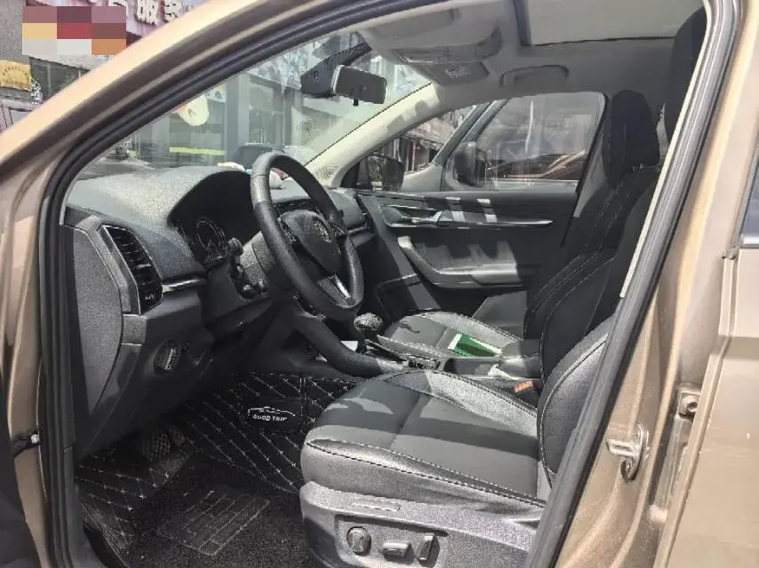 2019 SKODA KAROQ thumbnail 4