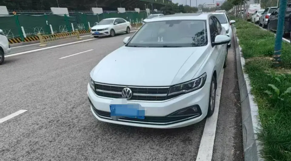 2019 VOLKSWAGEN BORA view 1