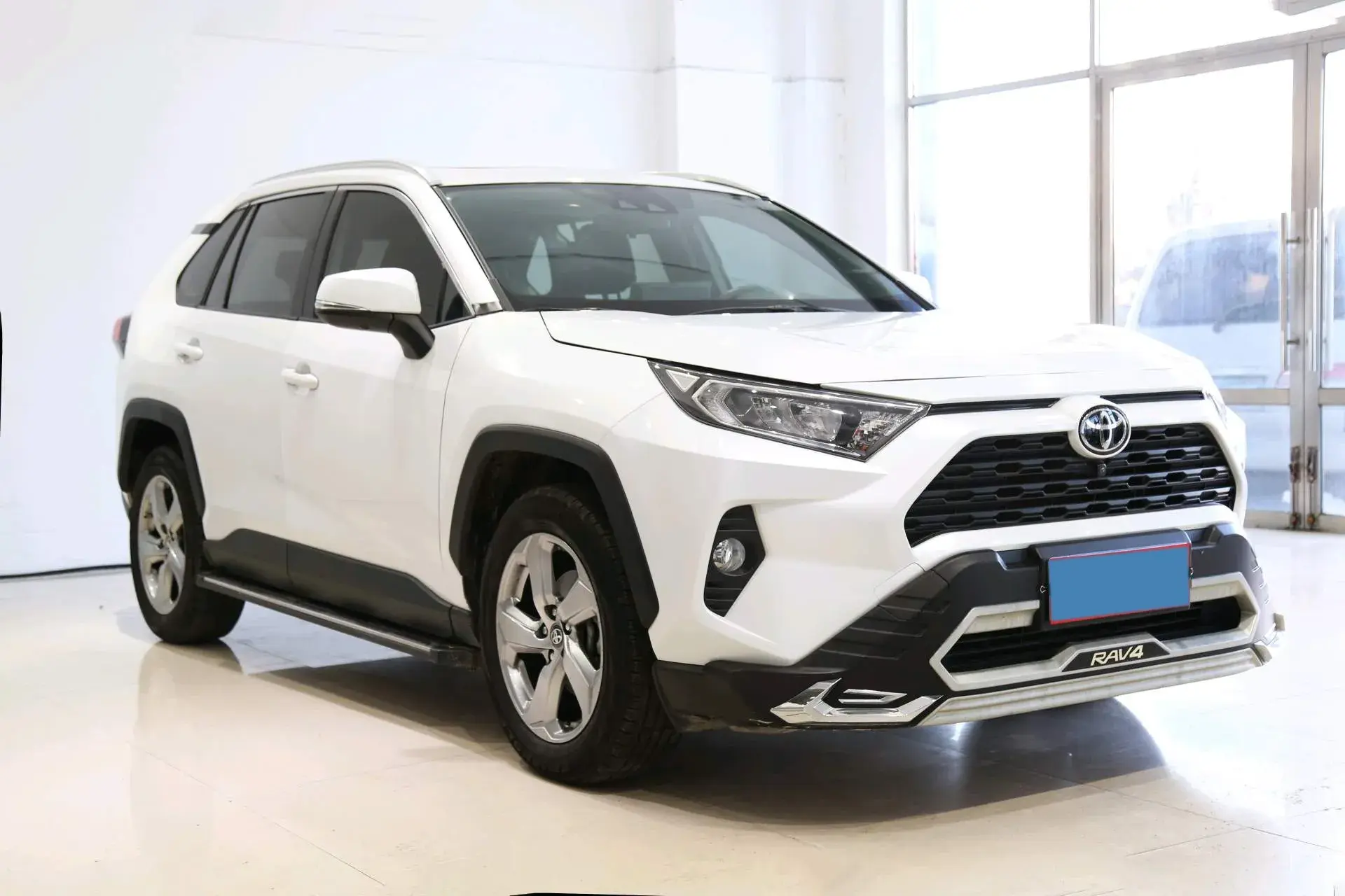2021 TOYOTA RAV4 thumbnail 3