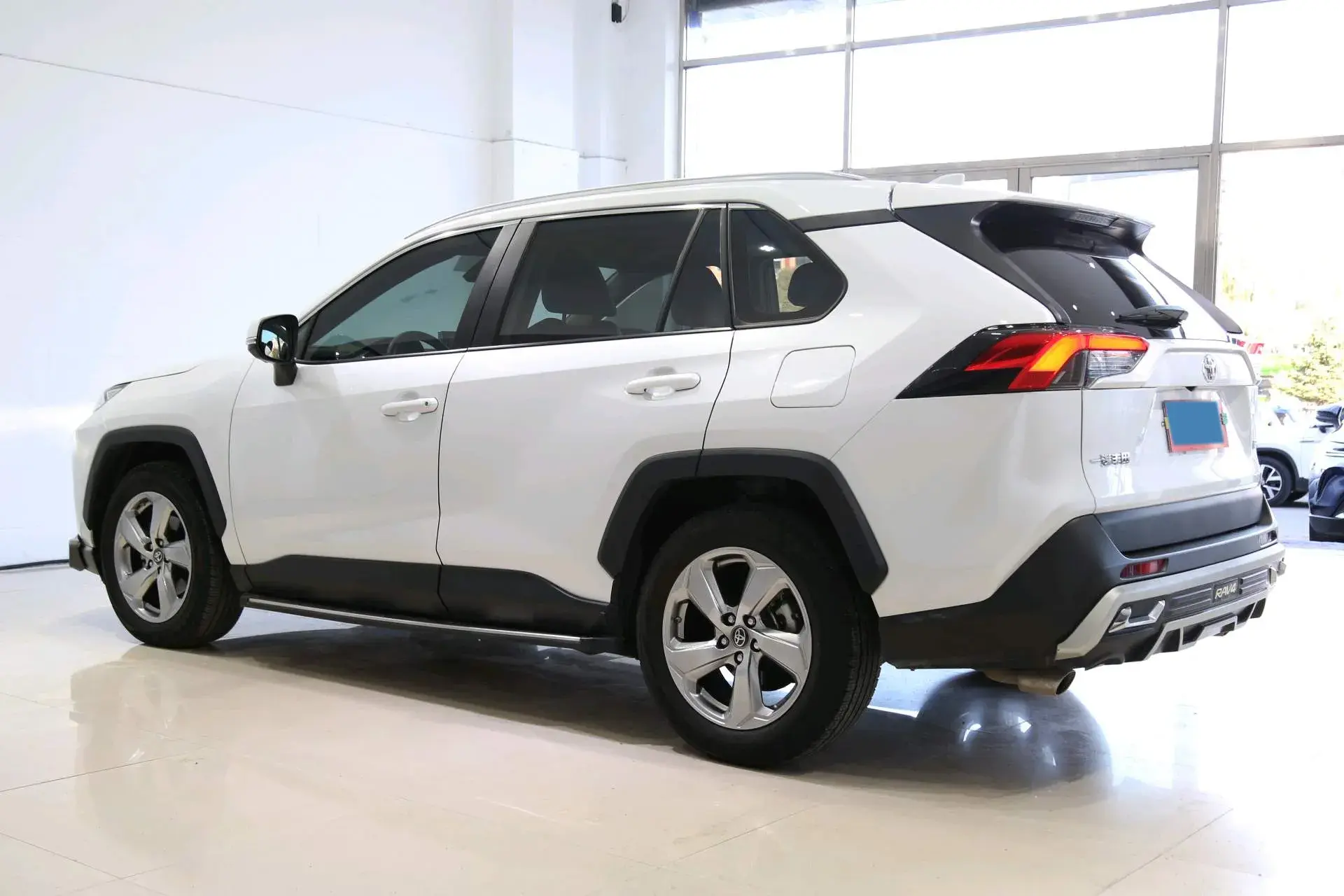 2021 TOYOTA RAV4 thumbnail 4